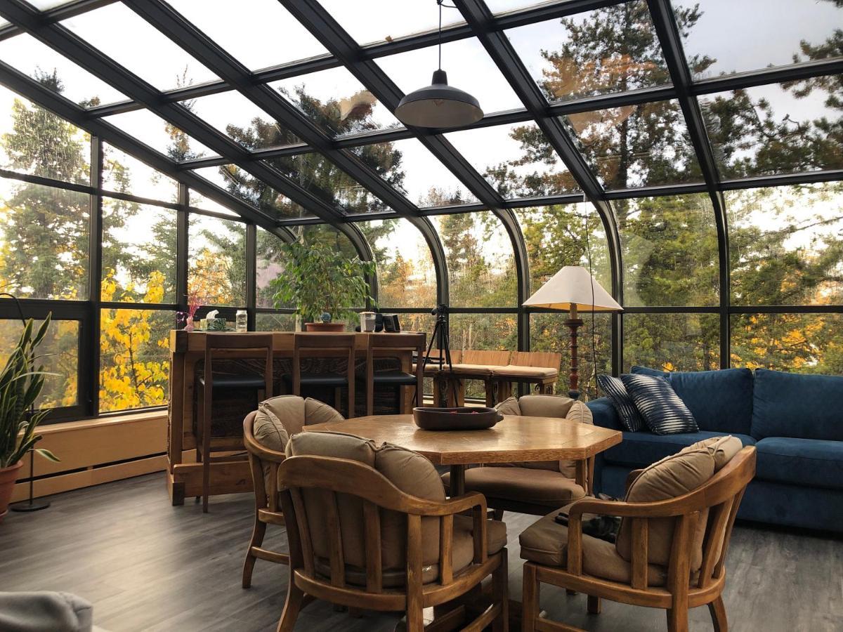 Bed and Breakfast 好丘。Hacho House Йеллоунайф Экстерьер фото